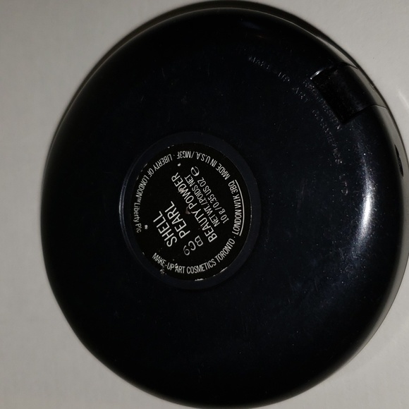 MAC Shell Pearl Beauty Powder - Picture 7 of 7